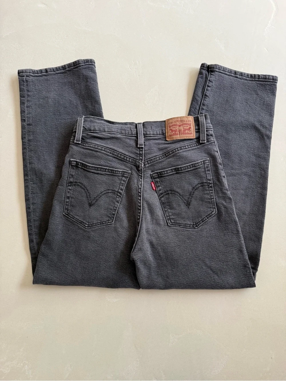 Levi’s Charcoal Ribcage Straight Leg Jean 26